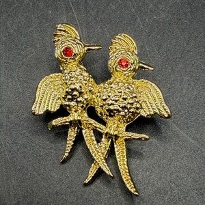 Vintage Love Birds Red Rhinestone Eyes Gold Tone Metal Brooch Pin Bird Jewelry